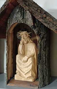 Kapliczka z Jezusem frasobliwym rzeźba