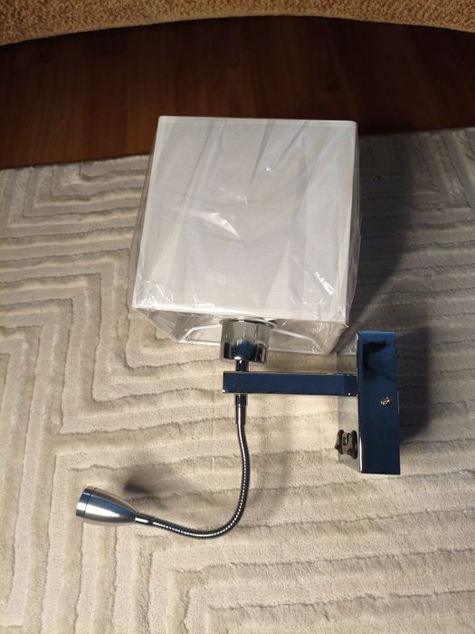 Kinkiet lampka nocna do czytania z portem USB