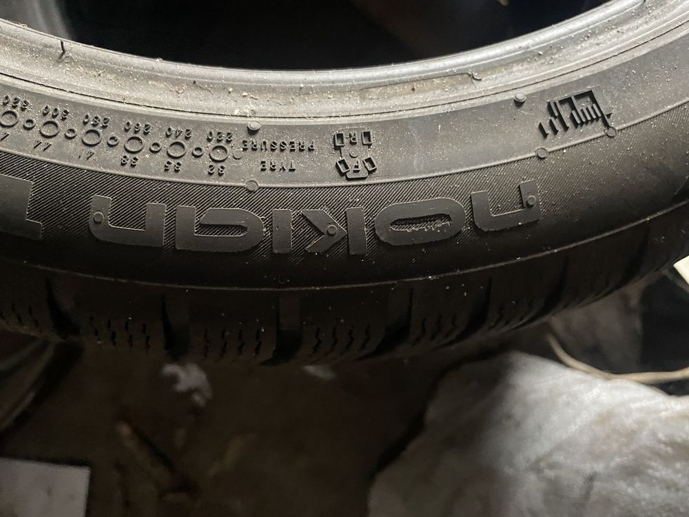 Резина зимова nokian R18/245/40 1 шт