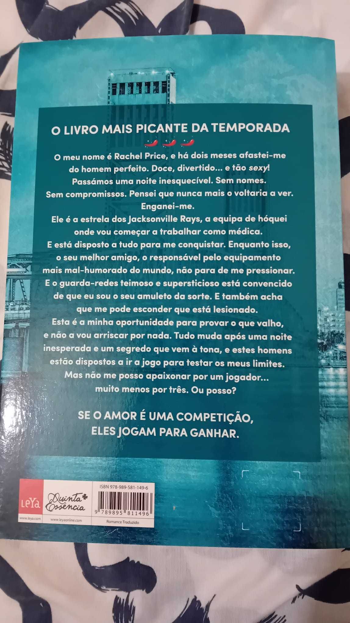Livro Pucking Around - Emily Rath