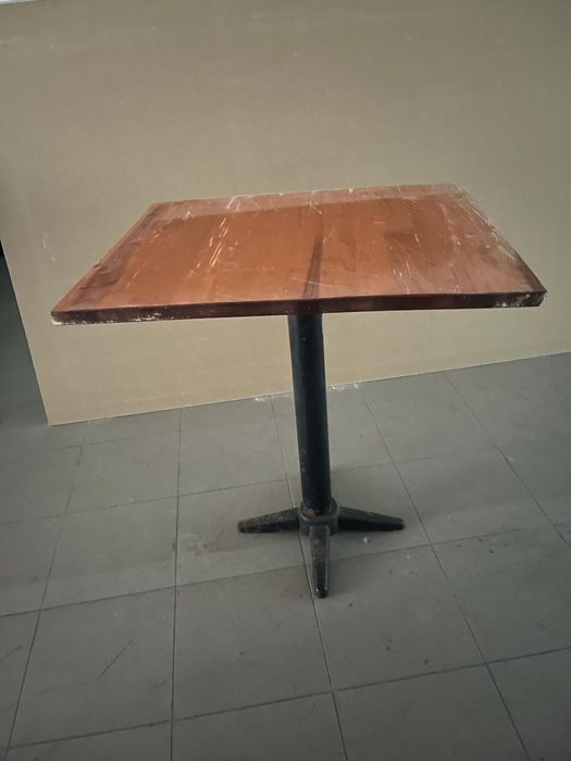 Cadeiras e Mesas para café ou restaurante