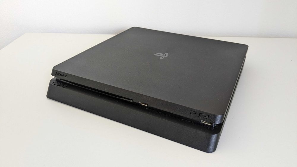 PlayStation PS4 500GB + 11 Jogos + 2 Comandos Originais + Cabos