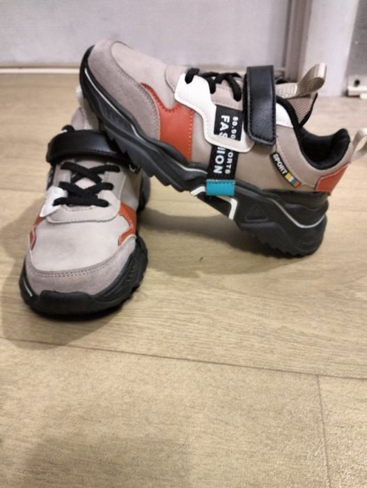 Кроссовки на мальчика 35 р