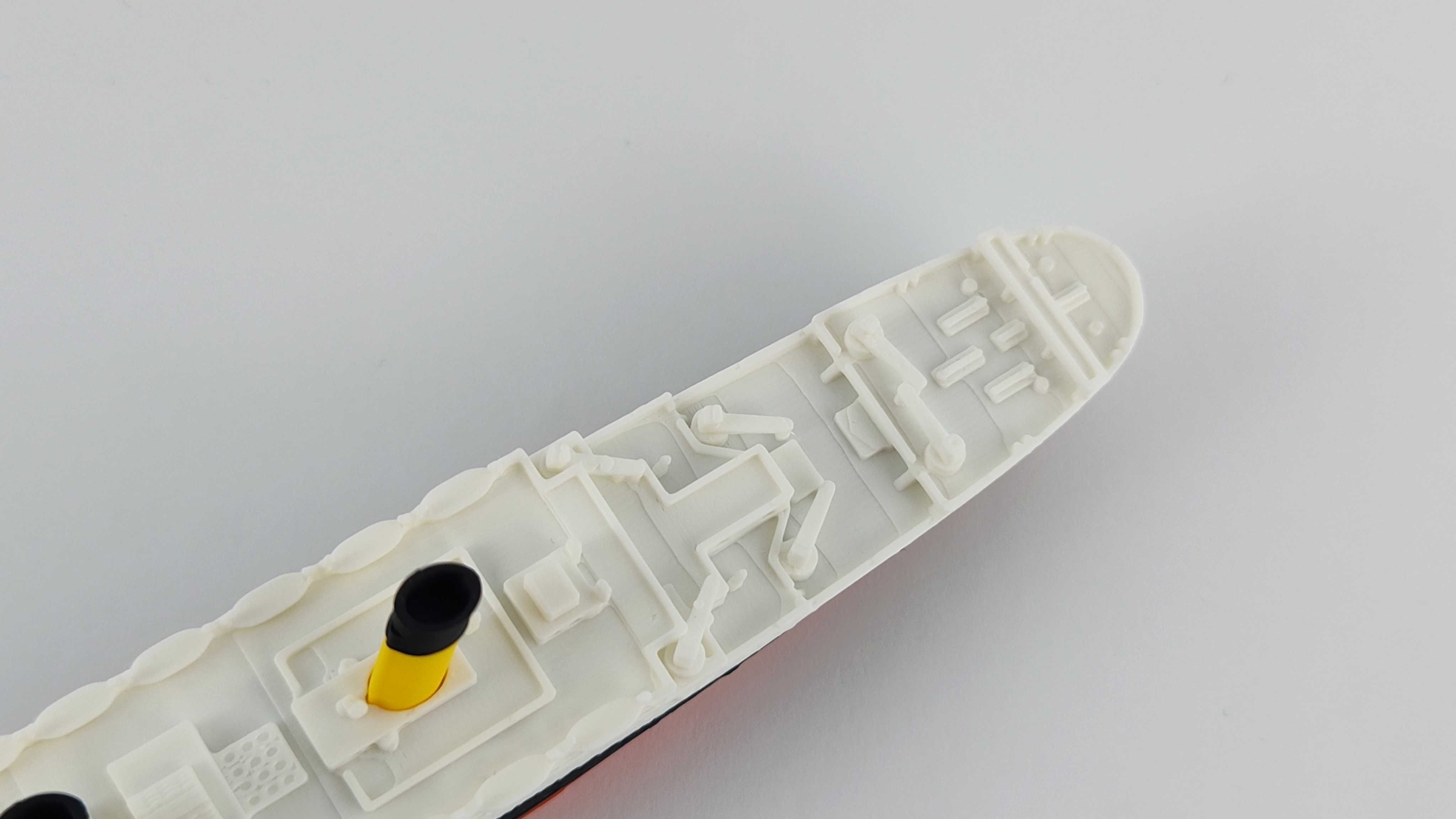 RMS Olympic – Model 3D - 269mm (1:1000) - z czarną podstawą magnet