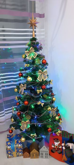 Новорічна ялинка штучна! З усім декором!