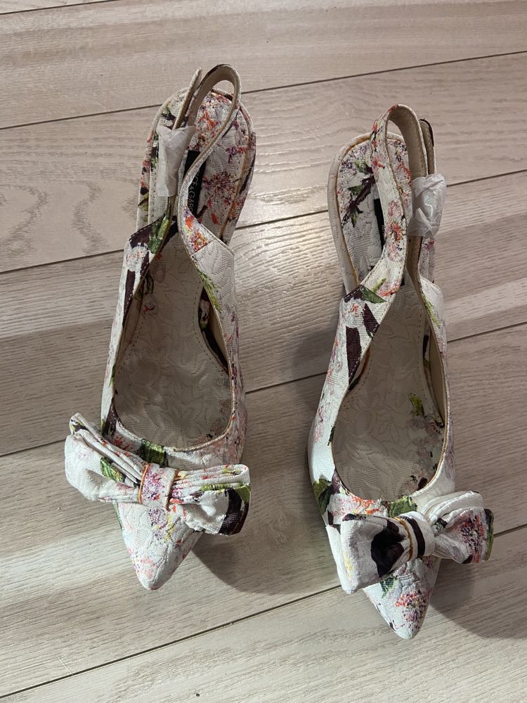 Туфлі, босоніжки Dolce and Gabbana, нові