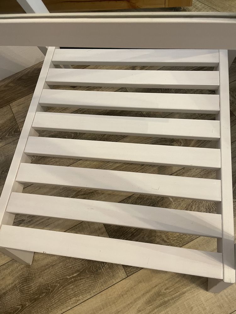 Lustro w drewnianej ramie Ikea stojące białe