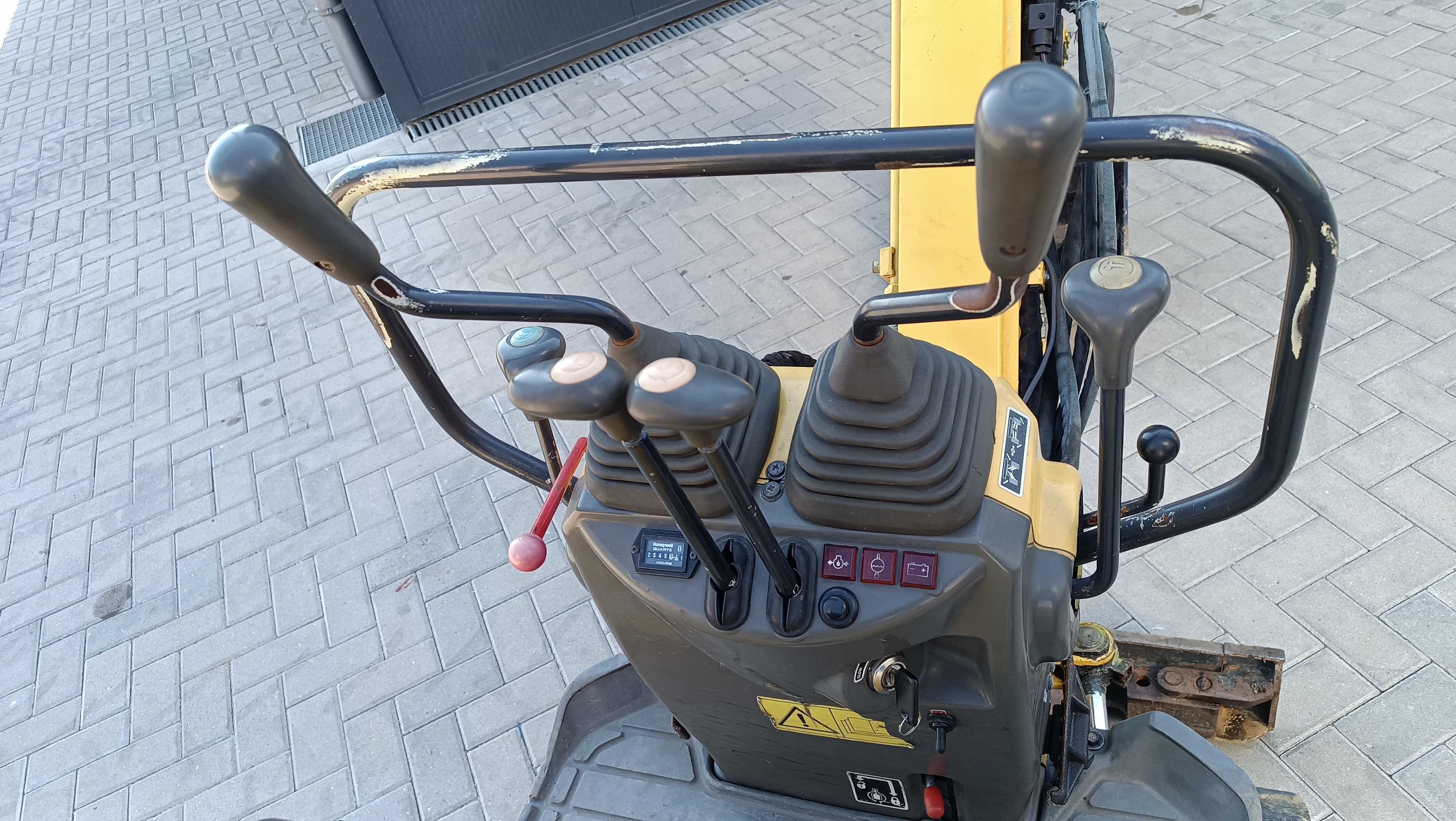 Mini giratória Yanmar SV08-1