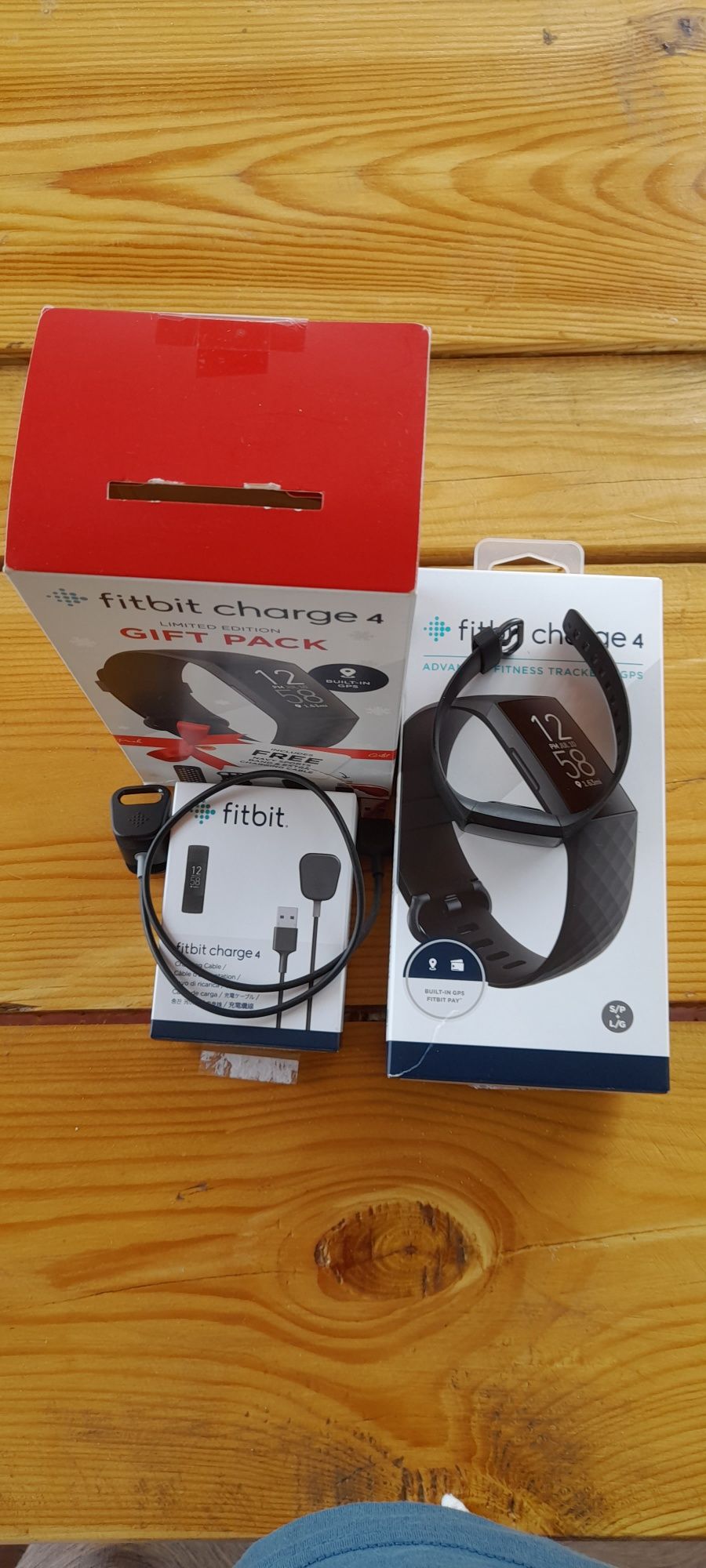 Фитнес смарт часи gps fitbit charge 4