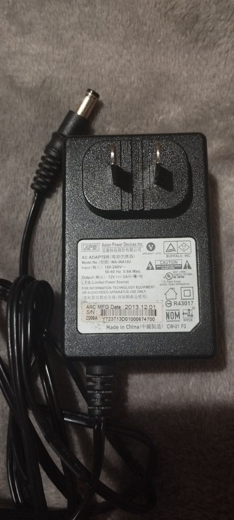 Сетевой адаптер блок питания 100-240 V / 12V 3A