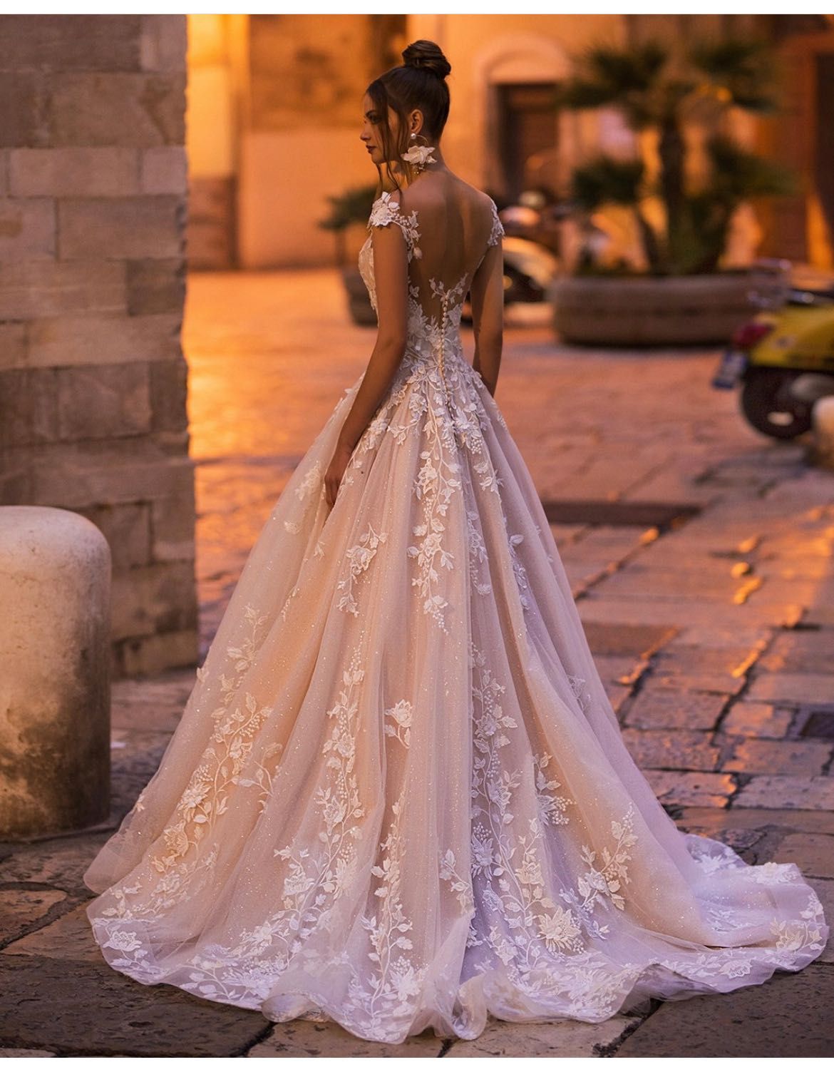 Весільна сукня Blunny Bridal з підчепним шлейфом