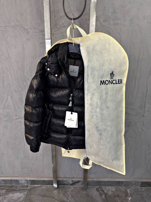 Чоловіча зимова куртка Moncler