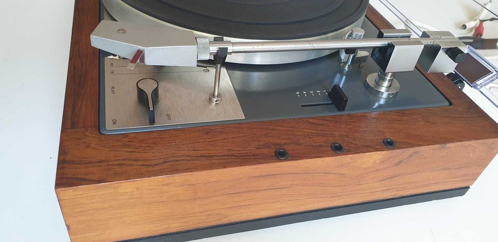 Gira Discos Lenco B55