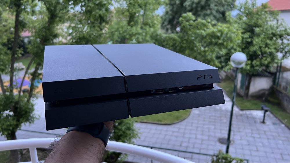 Playstation 4 (1TB) Com Caixa