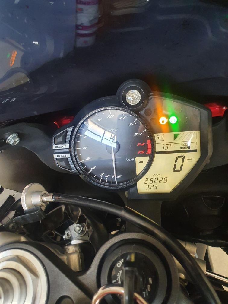 Yamaha R1 2014. 12000€