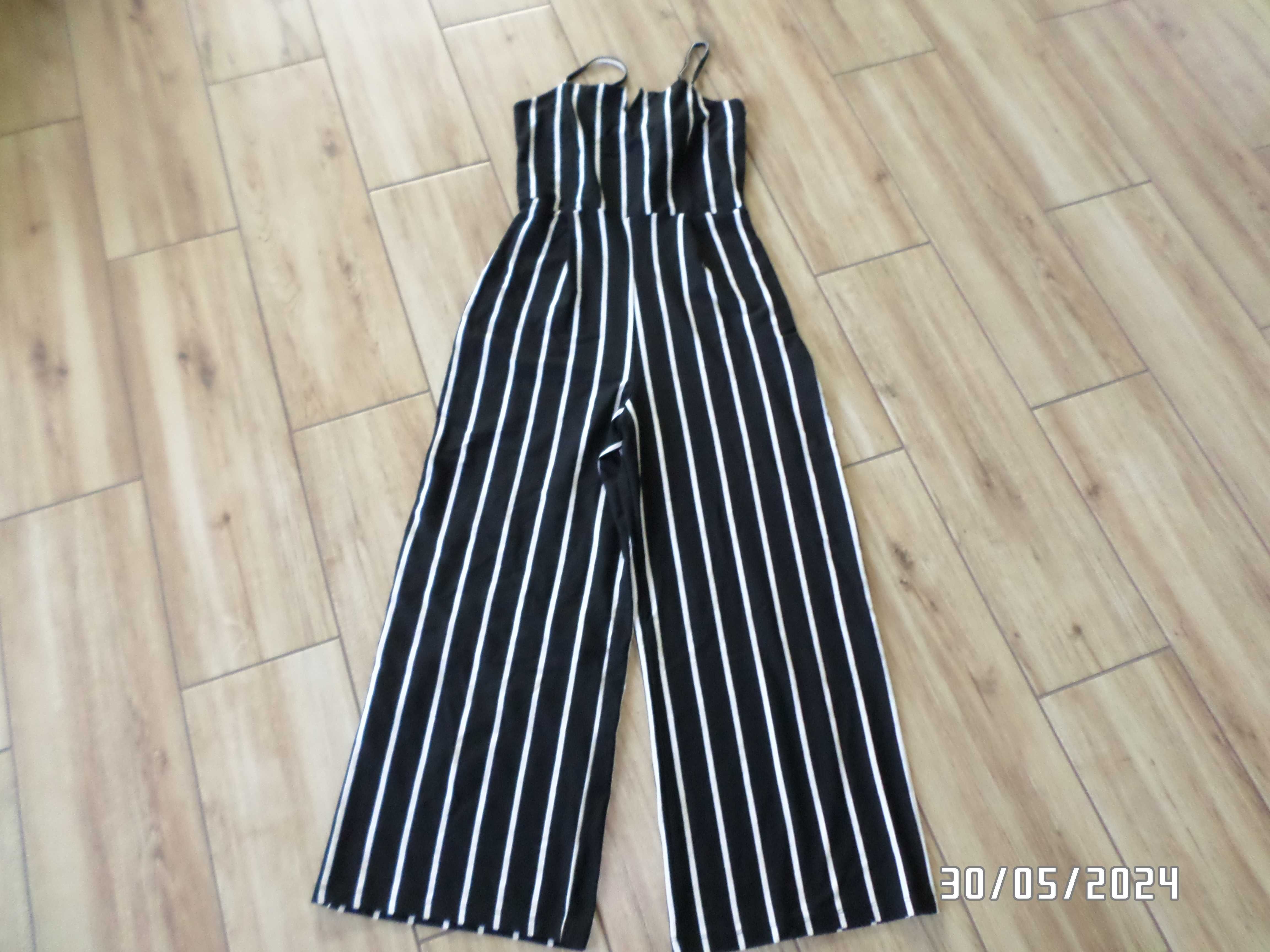 Sprzedam firmową bluzkę ze spodniami w paski-mex-30-eur-L-Bershka