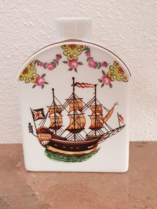 Pote em porcelana pintado à mão