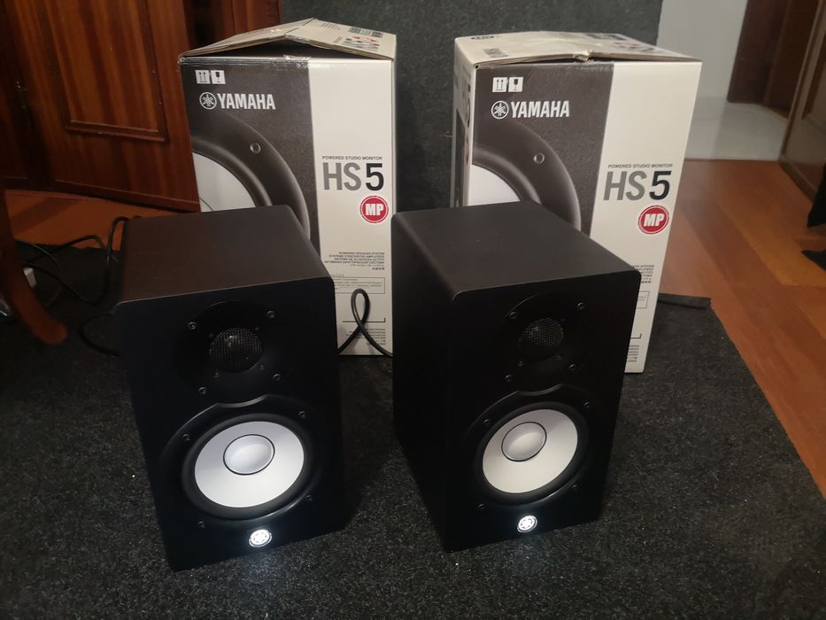 Par Monitores Yamaha Hs5