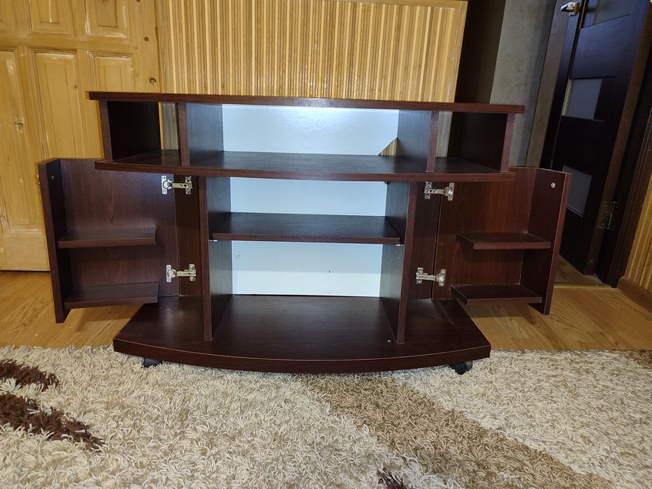 Тумбочка під телевізор