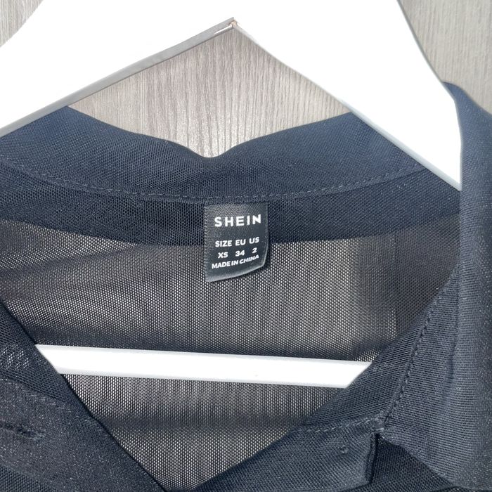 Черная сеточка на пуговицах