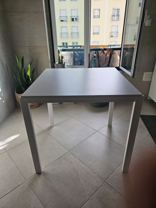 Mesa IKEA VIHALS
