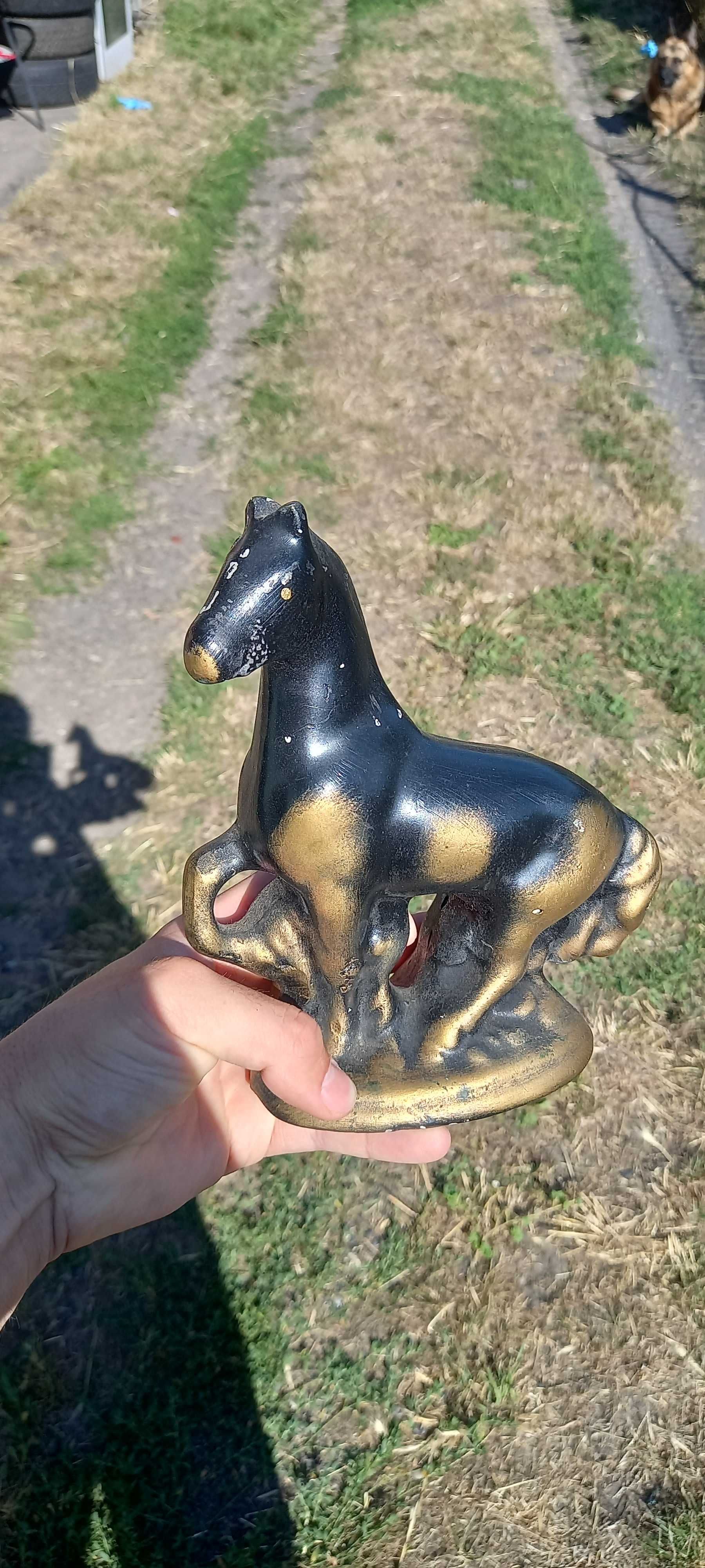 Figurka w kształcie konia