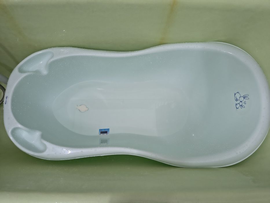 Дитяча ванночка з гіркою, зливом і термометром