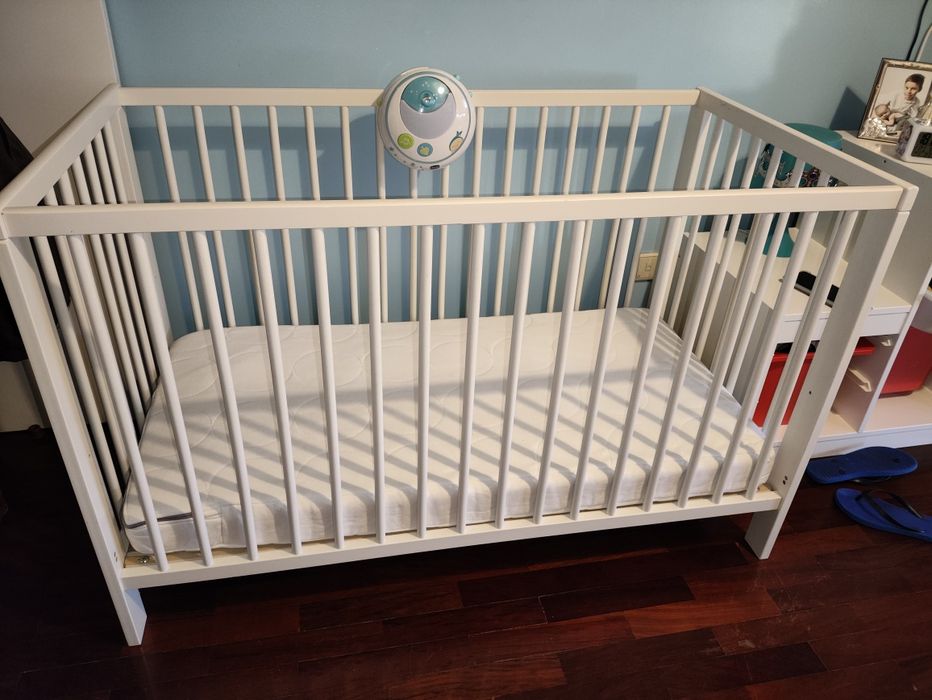 Berço IKEA com colchão