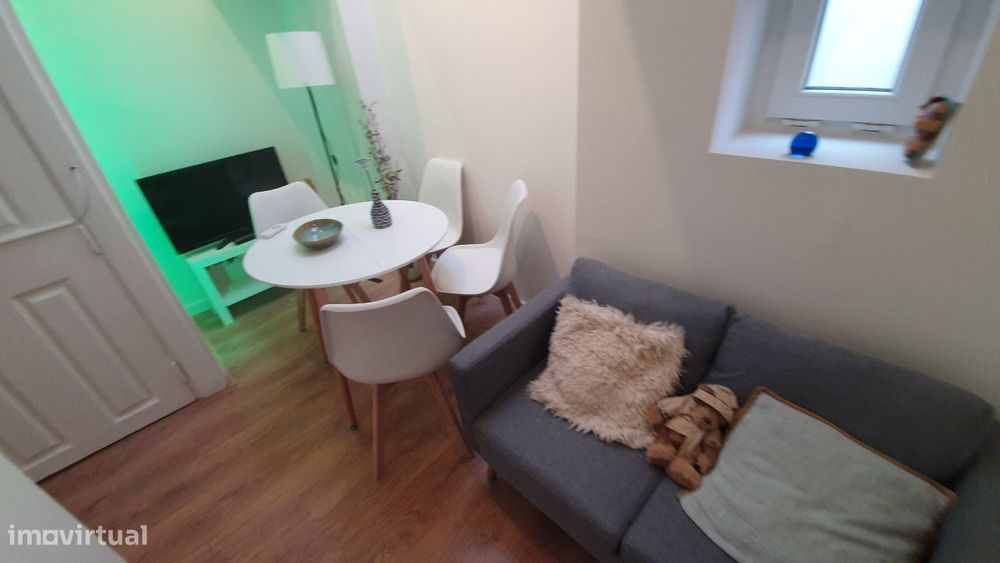 Prédio sem inquilinos e remodelado no centro da cidade