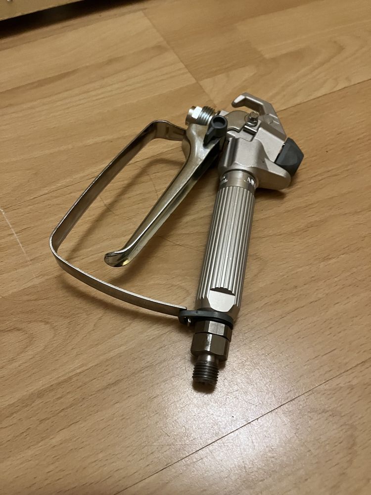 Graco pistolet SG-3 do GX21, ST-Max, Ultra Max Mark, uchwyt dysza