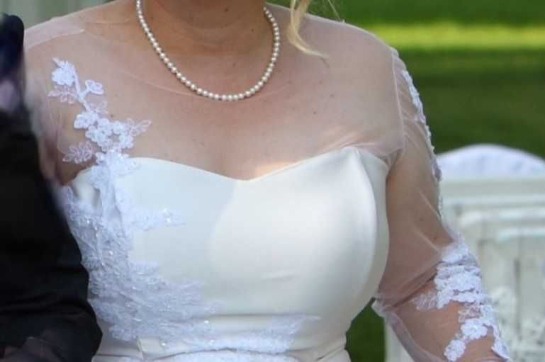 Suknia ślubna w stylu klasycznym, elegancka, rozmiar 44-46