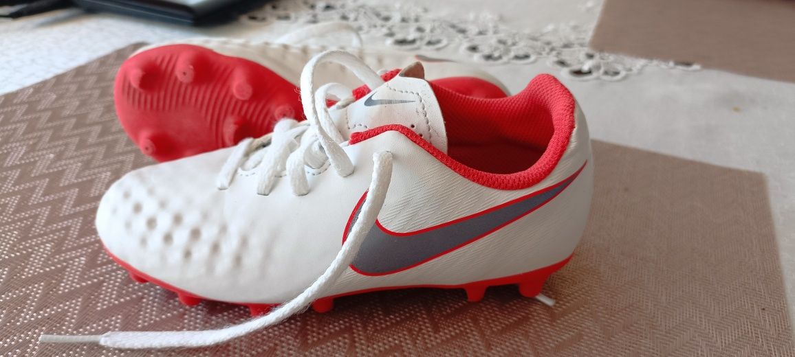 Buty piłkarskie Nike rozmiar 28