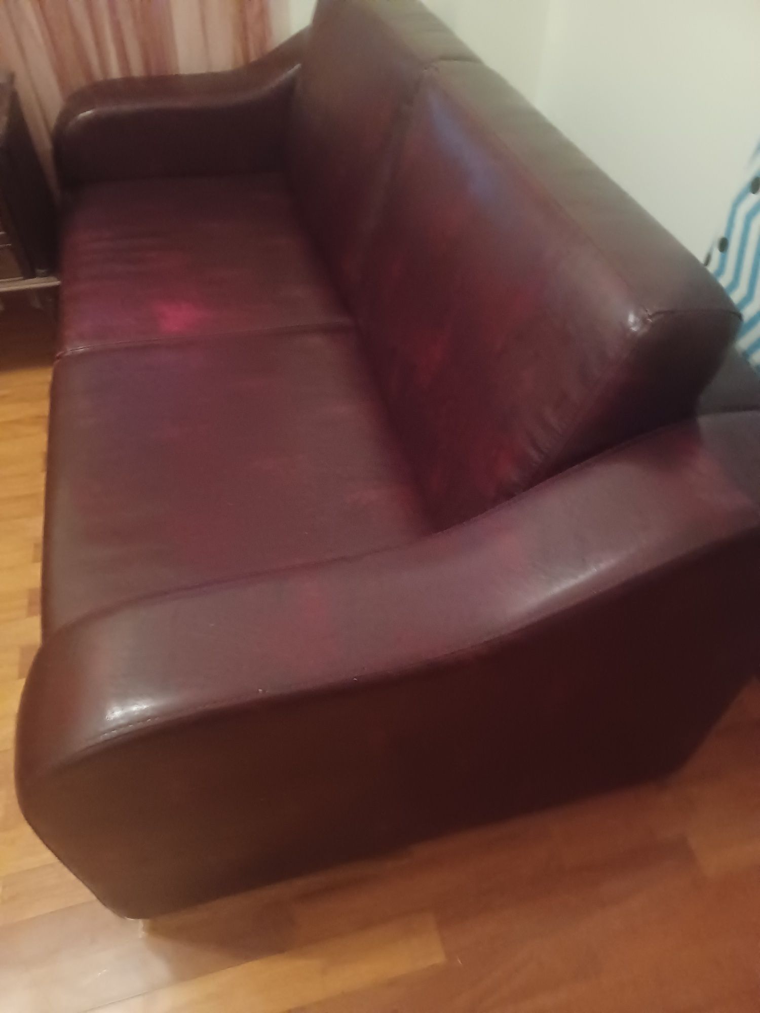 Sofá cama em pele