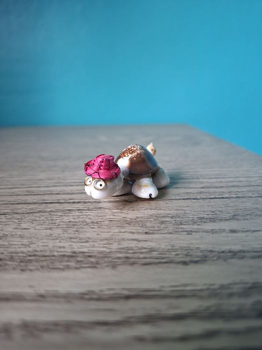 Pamiątka z wakacji znad morza żółw z muszelek muszelki wakacje Pamiątk