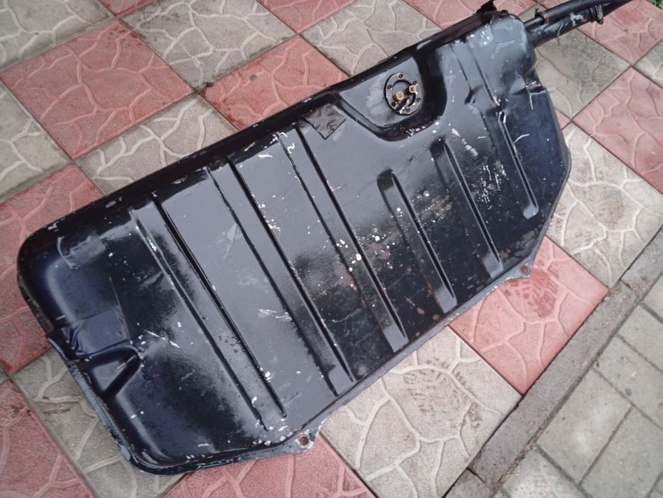 Бак ваз 2121. Бак для бензину.