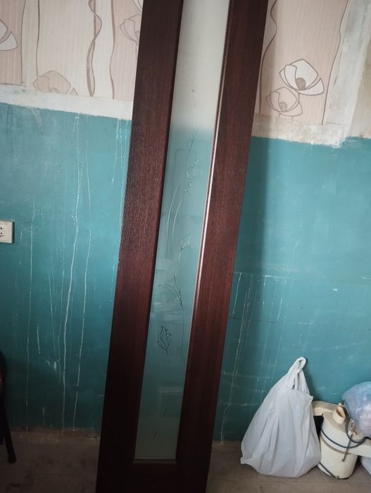 Продам межкомнатные двери на две половинки с навесами, ручками и замка
