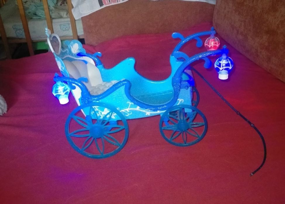 Карета та кінь  для ляльок