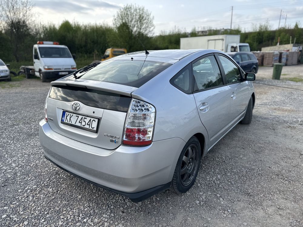 Toyota Prius 20 1.5 hybryda 2007 rok