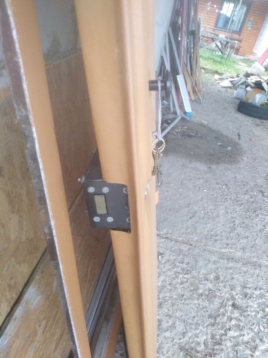 Двері металеві,в хорошому стані