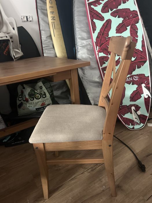 Mesa extensora e 4 cadeiras de madeira NOVOS nunca usados do ikea