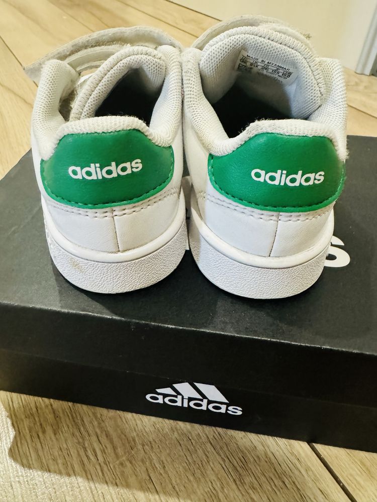 Buty Adidas chłopięce 26