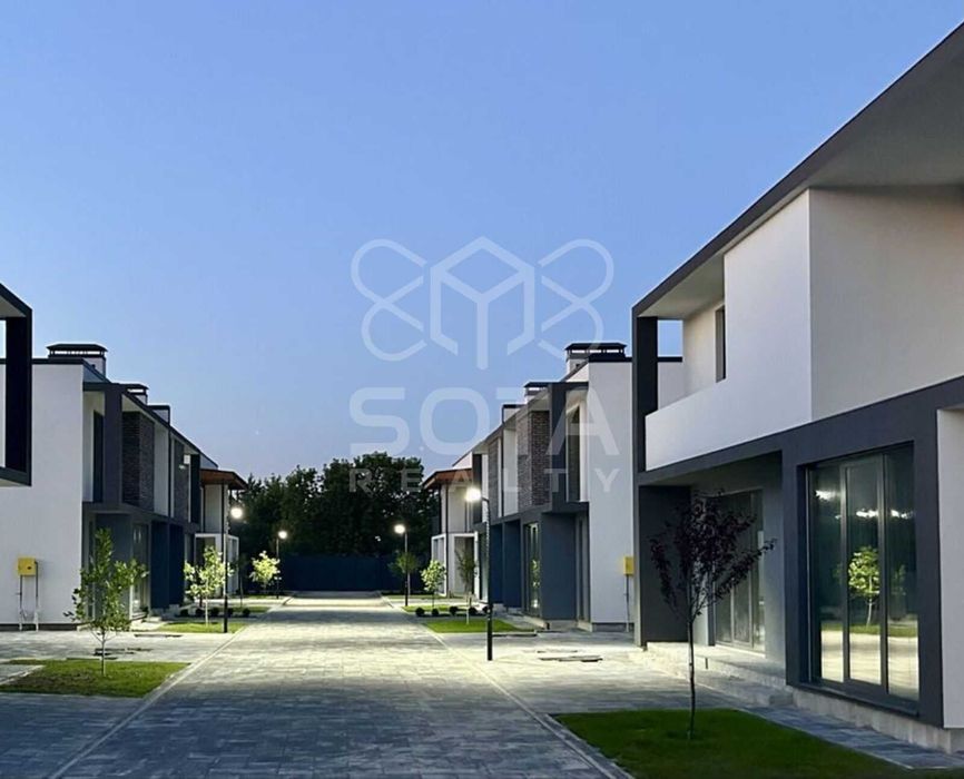 Будинок дуплекс перша лінія Дніпра Осокорки неподалік Sky River