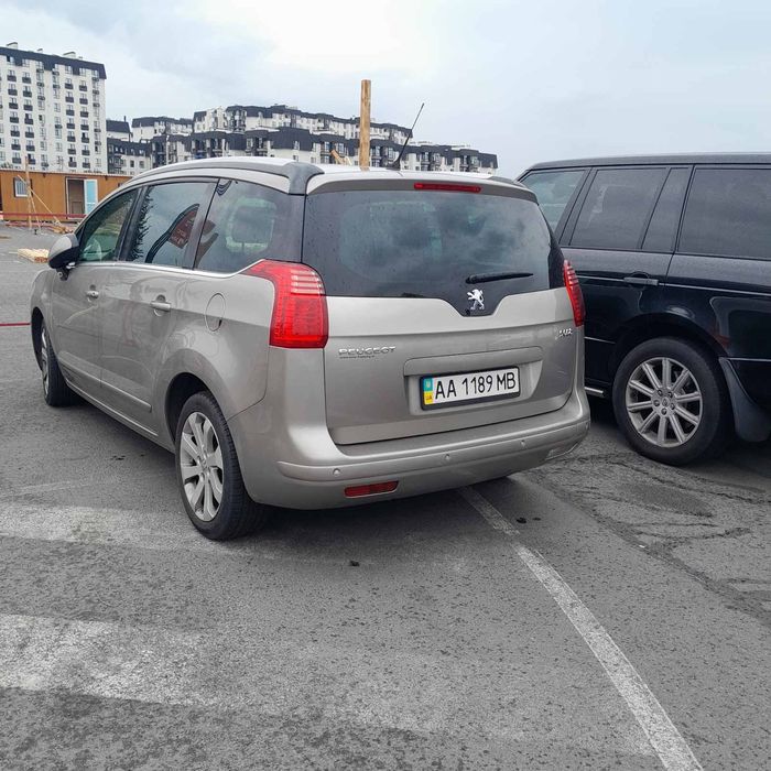 Peugeot 5008 2012року