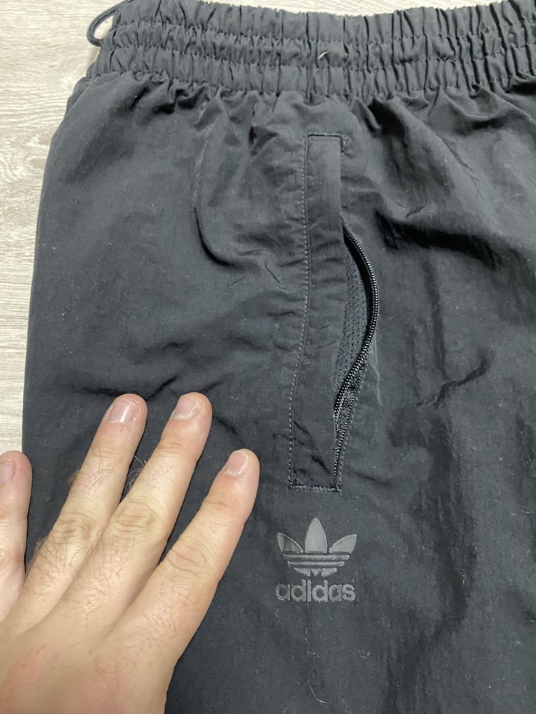 Нейлонові спортивні штани Adidas жіночі розмір М-Л