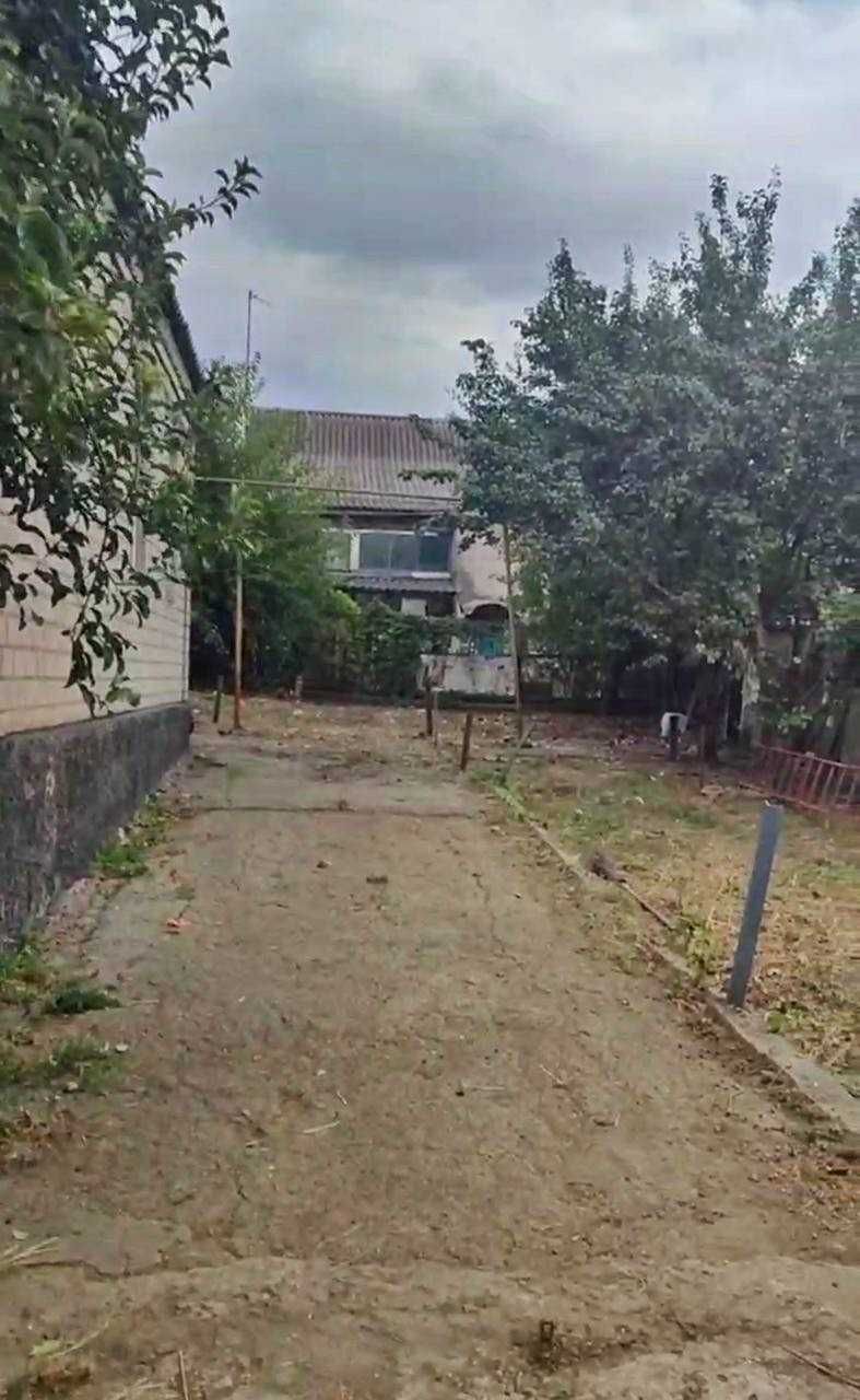 Продам будинок в районі ЗД вокзалу.