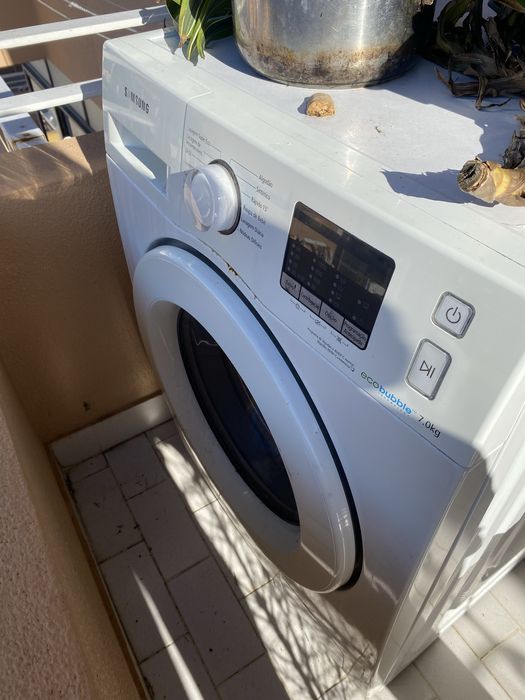 Maquina de lavar roupa defeituosa