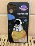 Pokrowiec etui obudowa Iphone 12 mini czarny astronaut bardzo dobry