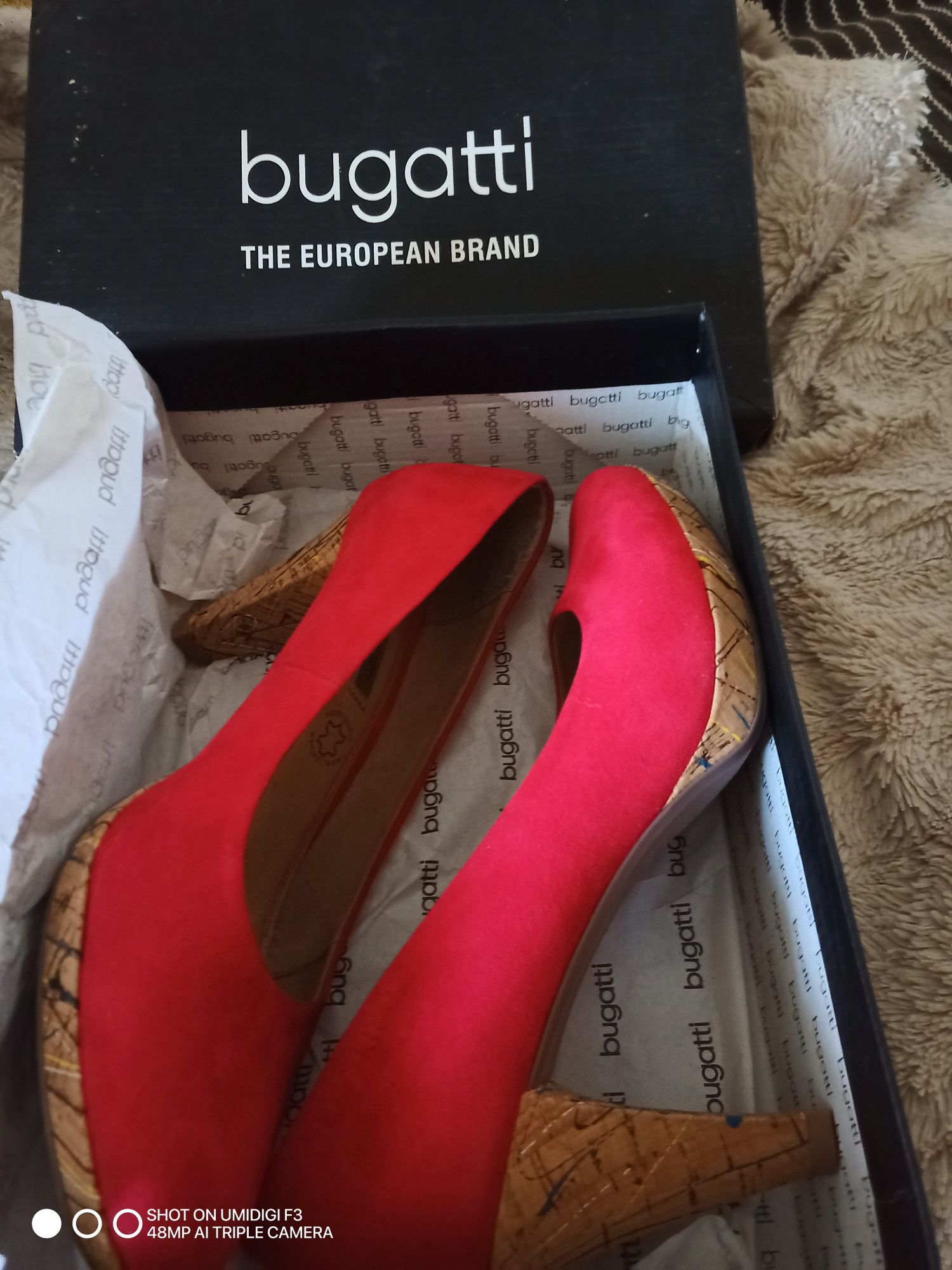 Продаю туфлі.  bugatti .