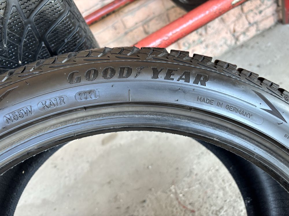 Пара зимових шин 255/40R19 Good Year