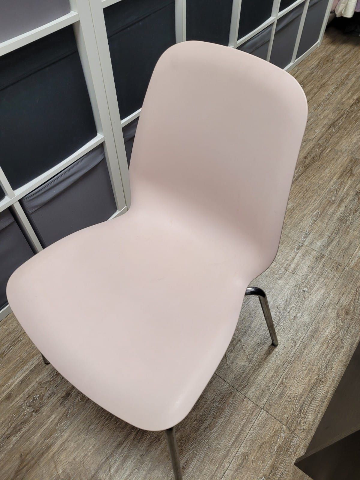 Krzesło Ikea, pudrowy róż